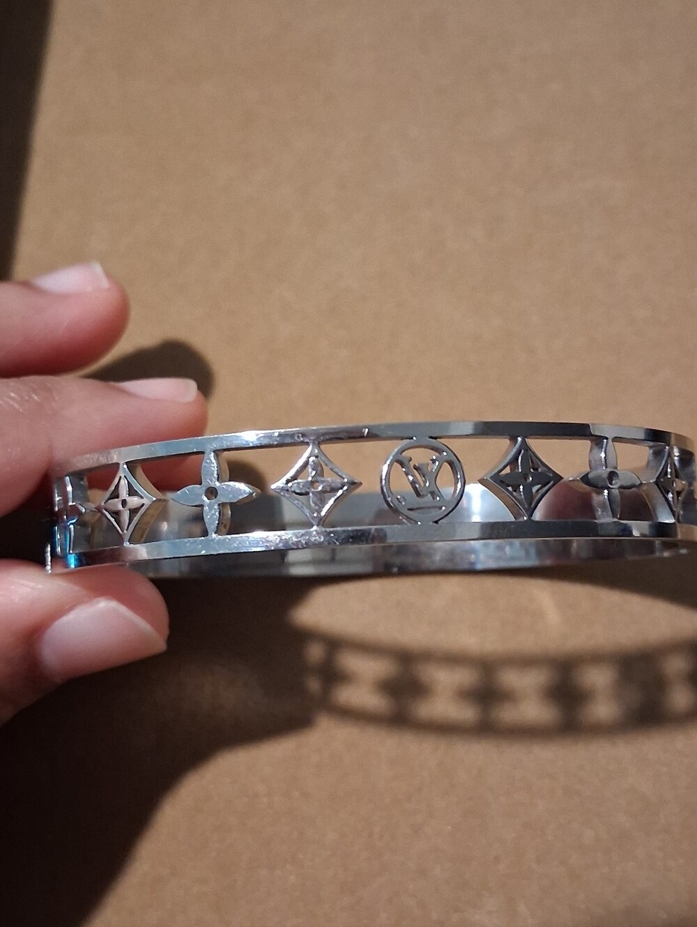 Beautiful Fashion Jewelry Silver Bracelet (Defective)